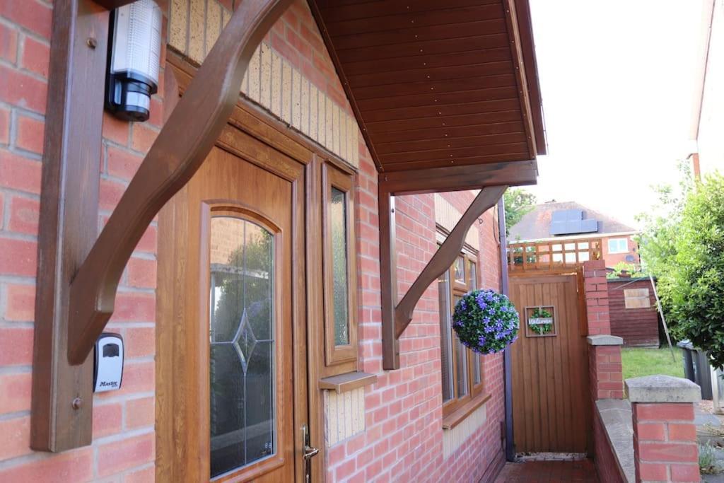 Cosy 3 Bedroom 2 Bathroom House With Parking Sheldon  Exterior photo